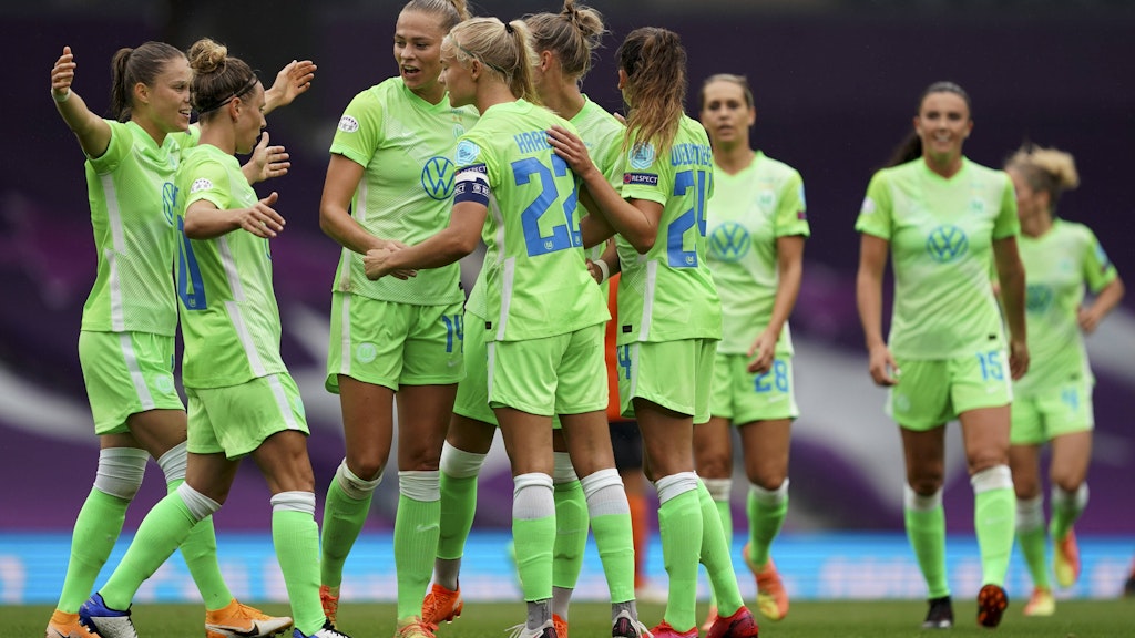 Die Fußballerinnen des VfL Wolfsburg feierten einen deutlichen 9:1-Sieg gegen Glasgow City.