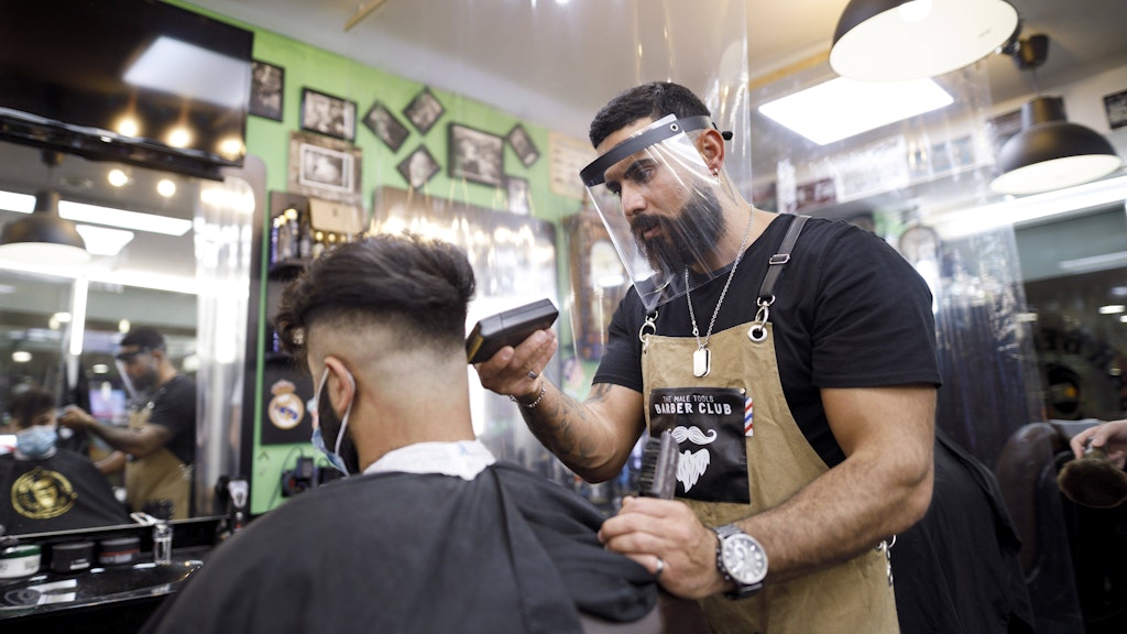 Friseure sollen individuelle Wünsche der Kunden erfüllen, Kopfform und Haarstruktur sind von Natur aus immer unterschiedlich – zu kompliziert für Computerprogramme.