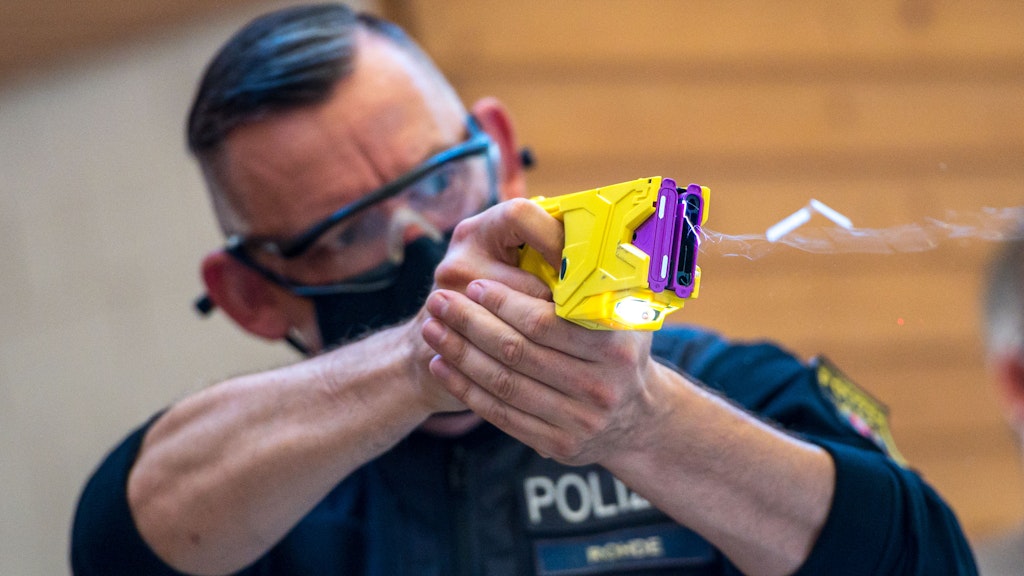 In Rheinland-Pfalz werden Taser seit 2018 benutzt (Symbolbild).