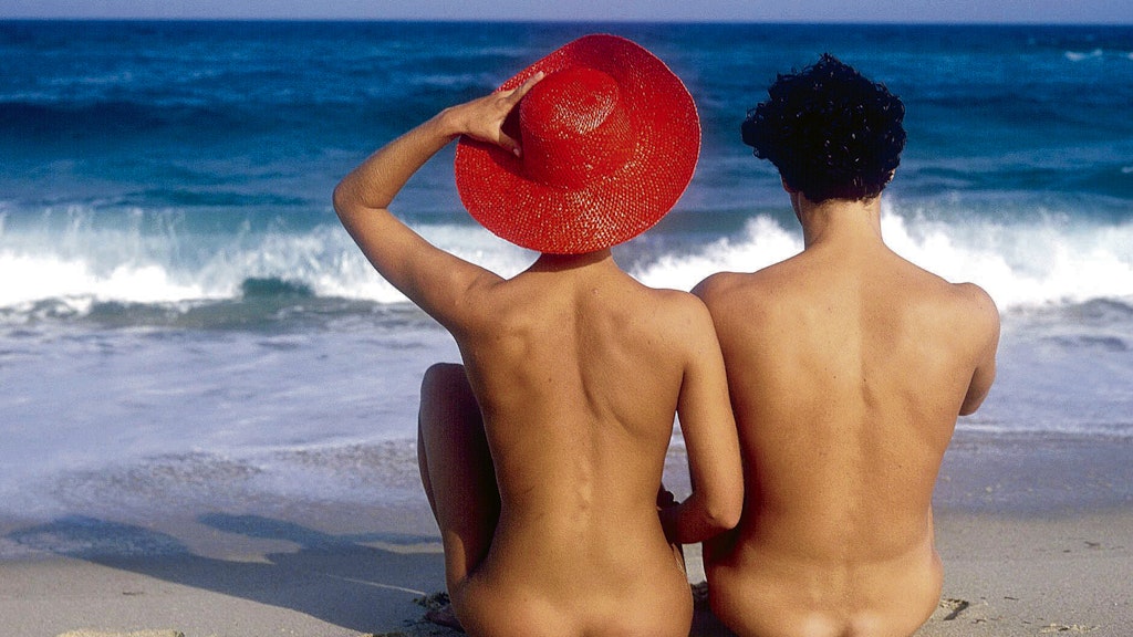 In dem weltgrößten FKK-Resort Cap d’Agde wurden nach offiziellen Angaben fast 100 Menschen positiv auf Covid-19 getestet.