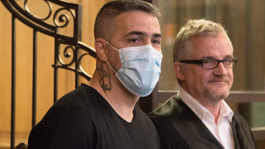 Bushido und sein Anwalt im Gerichtssaal.