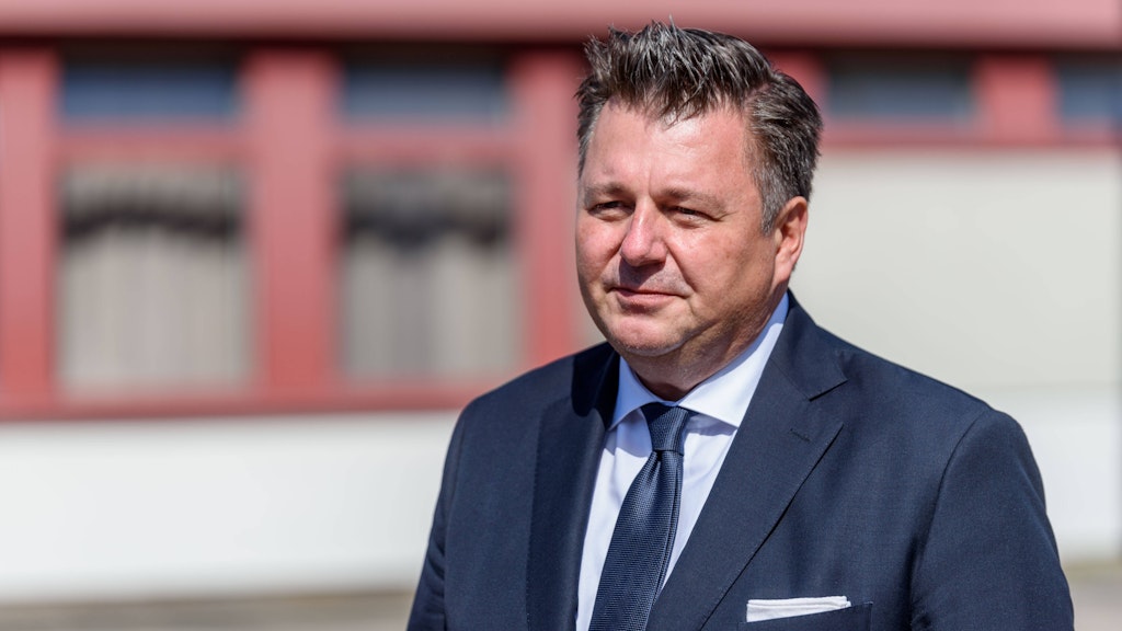 Innensenator Andreas Geisel wolle die Demo gegen die Corona-Politik am Sonnabend verbieten lassen. 