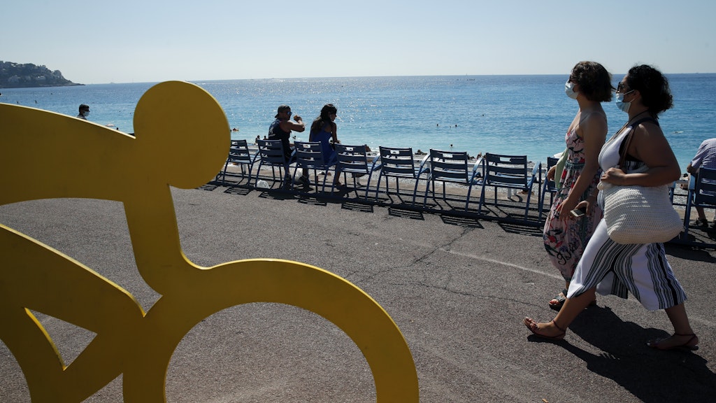 Gelbes Rad in der roten Zone: Nizza vor dem Start der 107. Tour de France.