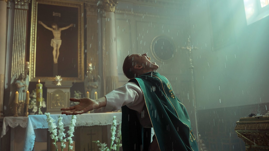 Bartosz Bielenia als Daniel in einer Szene des Films „Corpus Christi“. Der Film kommt am 3. September in die deutschen Kinos.