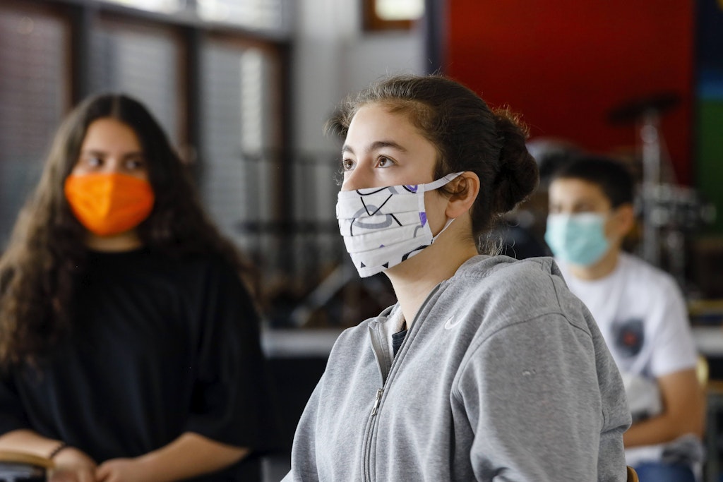 In Berliner Schulen gilt die Maskentpflicht auf Fluren, Gängen und in Treppenhäusern.