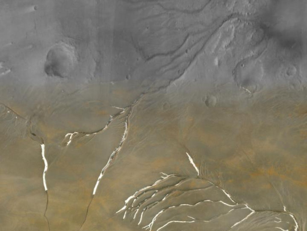 Die Fotomontage zeigt in der oberen Hälfte Täler auf dem Mars, in der unteren Hälfte Täler der Erde auf der kanadischen Insel Devon südwestlich von Grönland.