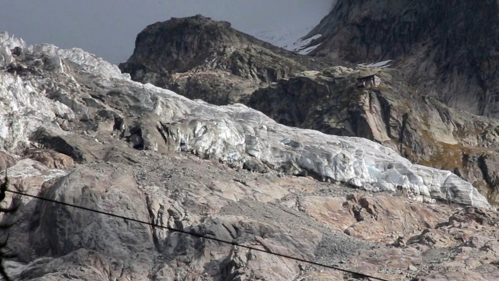 Der Planpincieux-Gletscher unterhalb des Mont Blanc bedrohte gut ein Dutzend Einheimische und rund 50 Touristen.