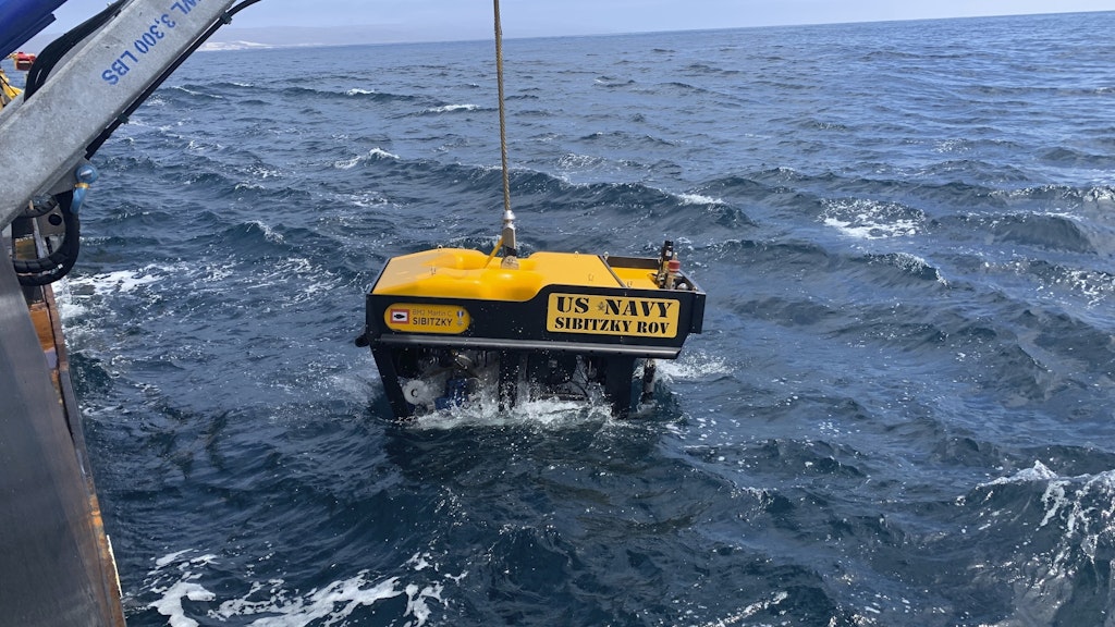 Das Unterwasserrettungskommando der US-Marine setzt das ferngesteuerte Fahrzeug Sibitzky vor der Küste Südkaliforniens ein. 