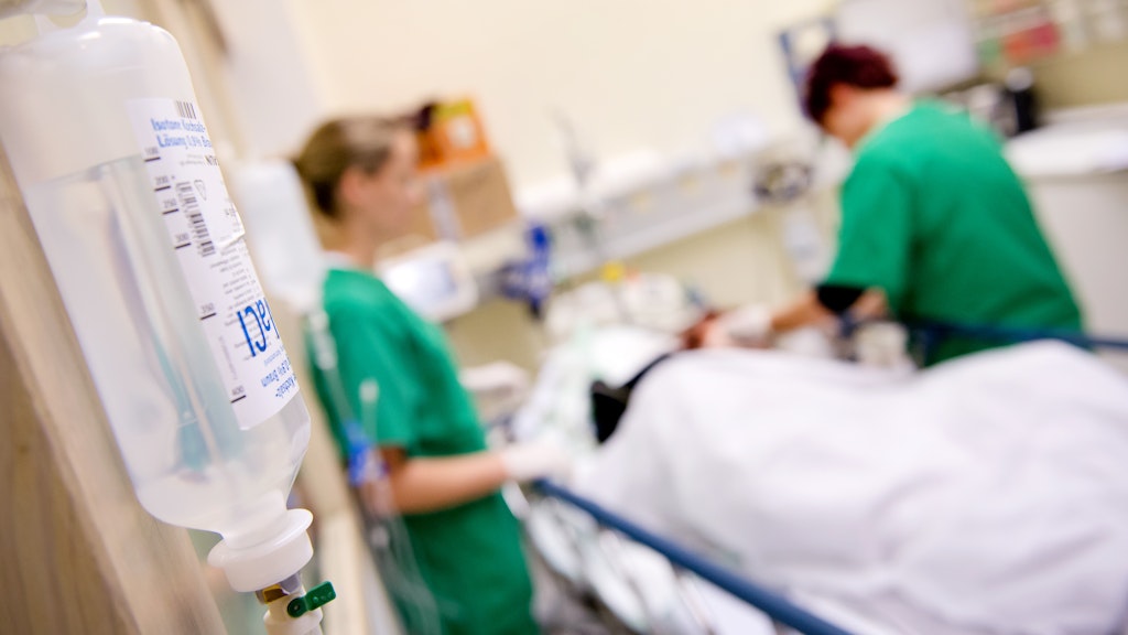 Immer weniger Menschen mit schweren Krankheiten haben sich als Notfall ins Krankenhaus einweisen lassen.