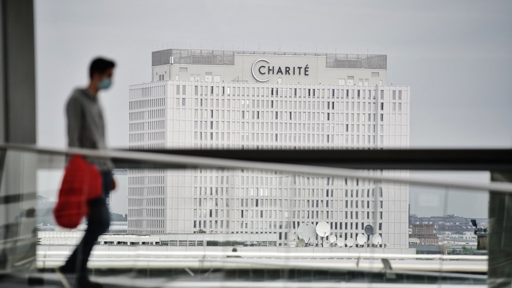 Die Charité in Berlin: Hier wird der Kreml-Kritiker Alexej Nawalny behandelt. 