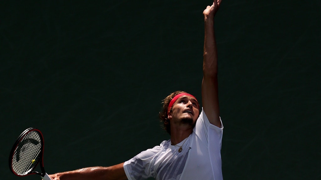 Alexander Zverev schlägt am Freitagabend für den Finaleinzug bei den US Open auf.