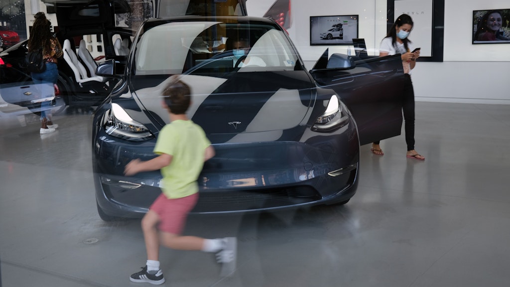 Weltweit sind Tesla-Autos begehrt, aber vor allem in Deutschland wird auch massiv auf Datenschutz geachtet.