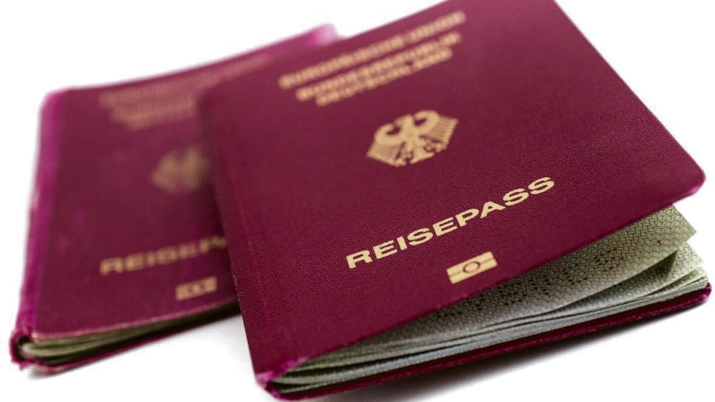 Namen, Geburtsdaten und Passnummern sollen im Netz gelandet sein.