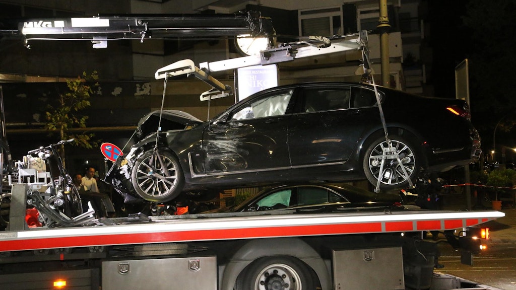 Die Polizei beschlagnahmte den gemieteten BMW. Er wird jetzt auf Fingerabdrücke und DNA-Spuren untersucht.