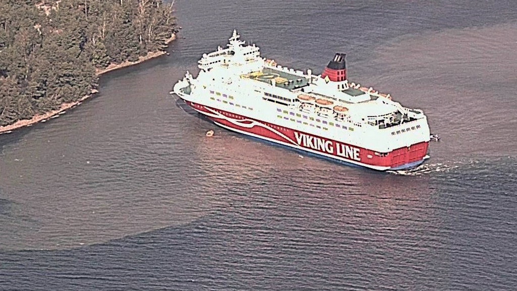 Das Kreuzfahrtschiff „Amorella“ von Viking Line lief bei Langnäs auf Aland auf Grund.