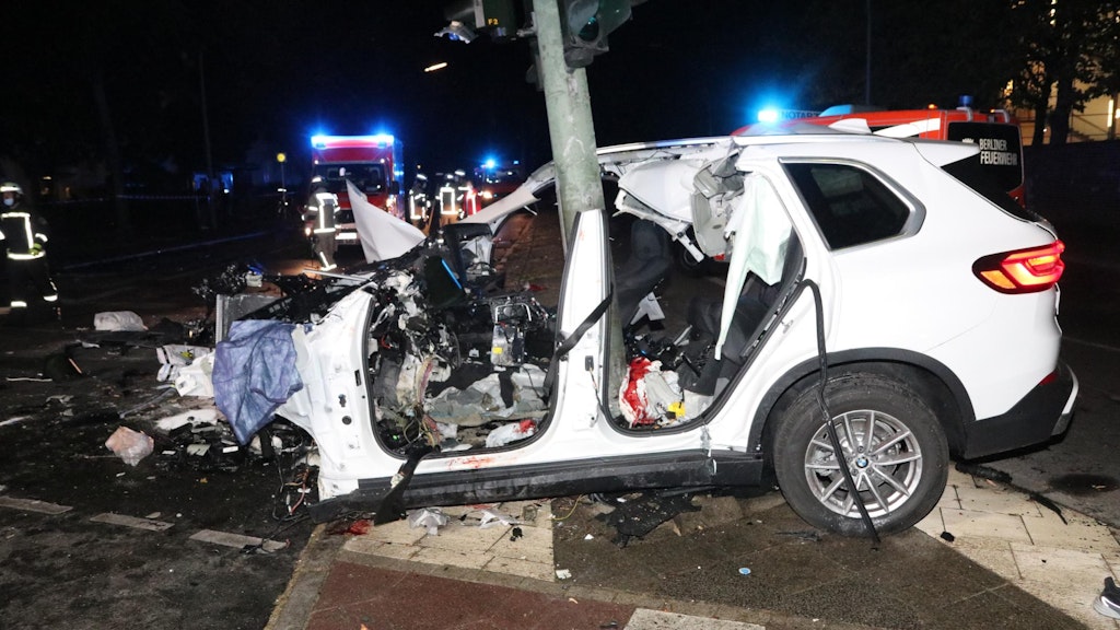 Der erst im August 2020 zugelassene BMW X5 kurz nach dem Unfall.