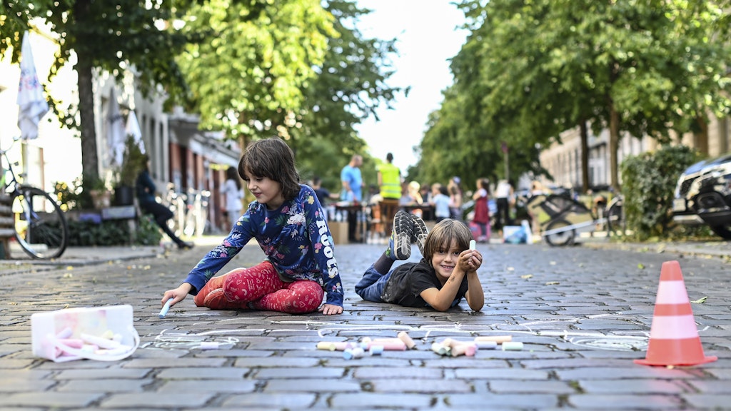 Die Waldemarstraße in Kreuzberg wurde für ein paar Stunden zur temporären Spielstraße.