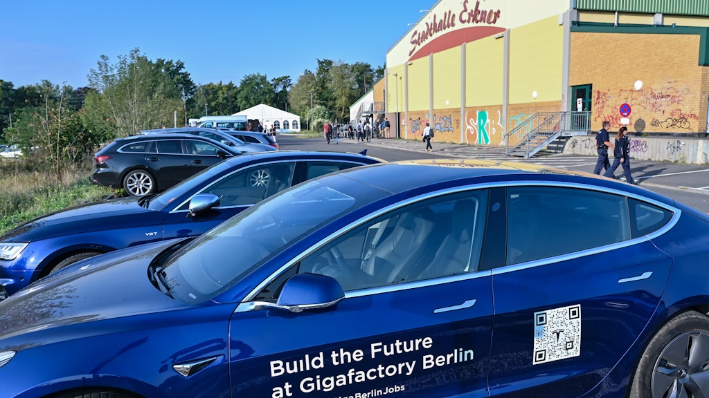 No pressure, folks. Teslas parked outside the gigafactory hearings on Wednesday.