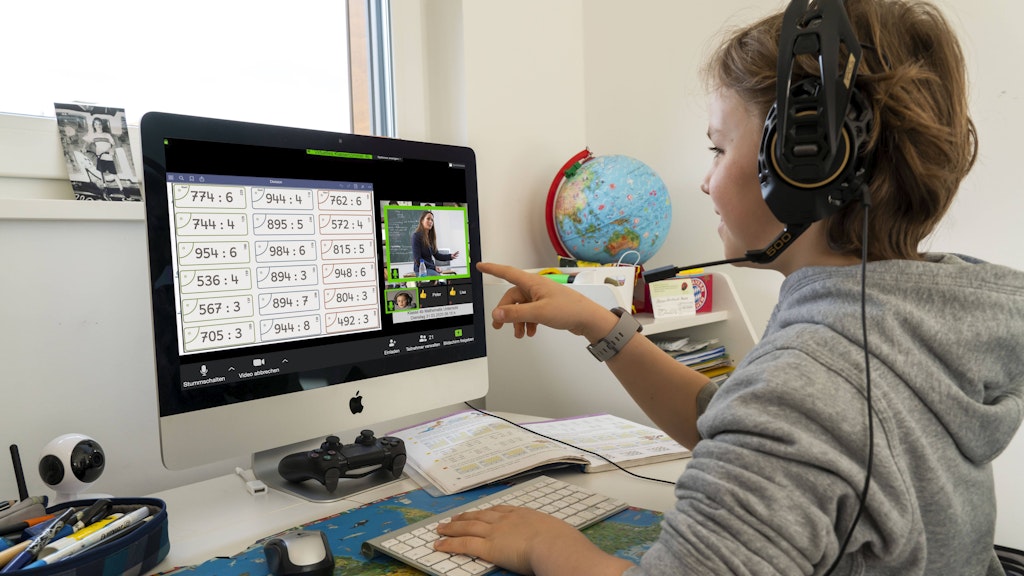 Die ausgereiftesten Anwendungen für Videokonferenzen auch im hybriden Schulalltag kommen aus den USA – und vertragen sich nicht mit den hiesigen Datenschutzrichtlinien. 