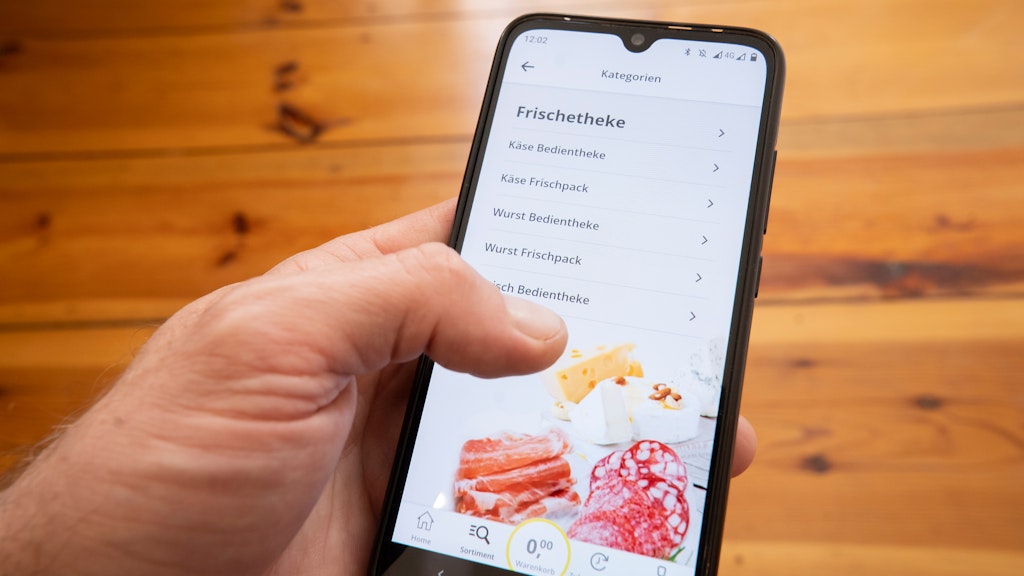 Verbraucherinnen und Verbraucher sollten mit dem Onlineshopping von Lebensmitteln ihre eigenen Erfahrungen sammeln.