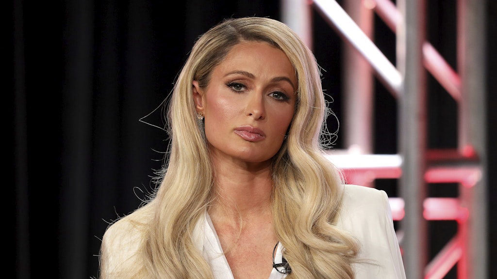 Paris Hilton hat in einer Dokumentation Kindheitstraumata öffentlich gemacht.