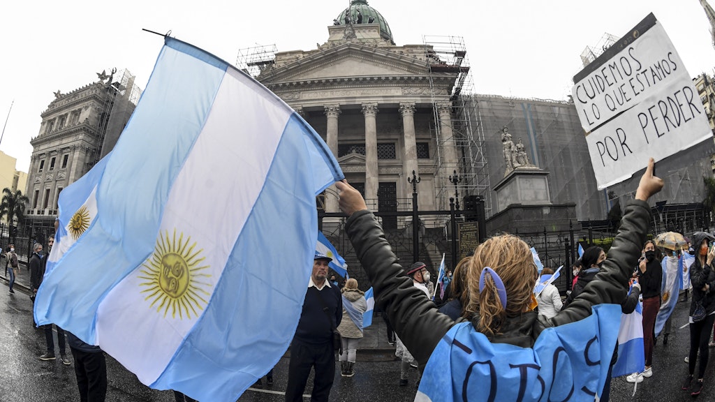 Das argentinische Parlament, (zu sehen ist Protest gegen eine geplante Justizreform).