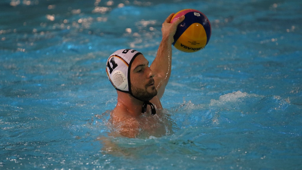 Erst ins Pokalfinale, dann in den Ehestand: Spandaus Wasserballer Marin Restovic.