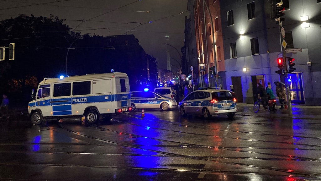 Die Brunnenstraße ist vom Rosenthaler Platz bis zur Invalidenstraße voll gesperrt.