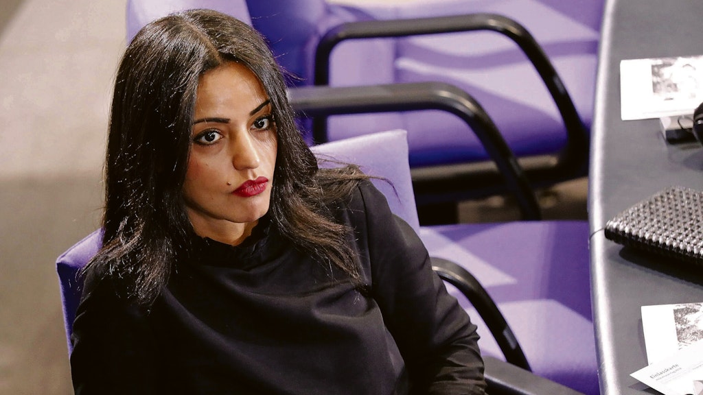 Wegen einer sexistischen Passage in dem Magazin Tichys Einblick geht Sawsan Chebli jetzt juristisch gegen den Herausgeber vor.