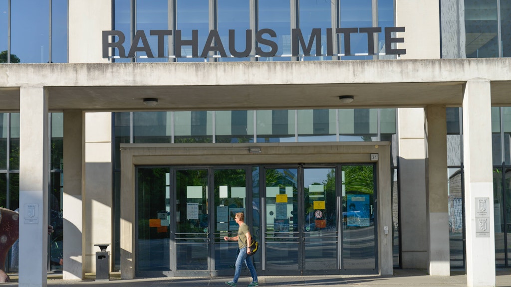 Das Rathaus Mitte in der Karl-Marx-Allee.