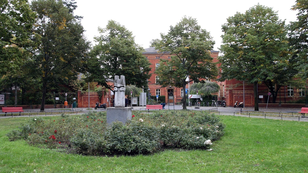 Das Vivantes-Klinikum Wenckebach liegt ruhig am Metzplatz, unweit vom Tempelhofer Damm.