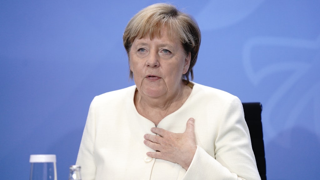 Bundeskanzlerin Angela Merkel (CDU) spricht in der Pressekonferenz. 