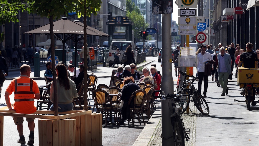 Ob das Beispiel Friedrichstraße Schule machen wird? Immerhin bei gutem Wetter scheint die Verkehrsberuhigung ein Erfolg zu sein.