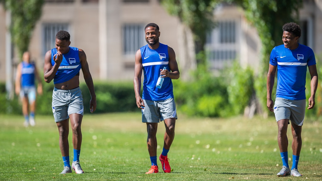 Daishawn Redan, Deyovaisio Zeefuik und Javairo Dilrosun (v.l.) müssen nicht mit der niederländischen U21 nach Belarus.