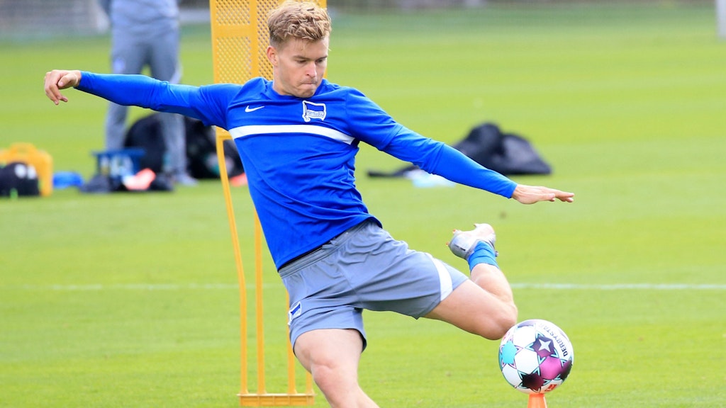 Konzentration und Wille: Maxi Mittelstädt hat sich bei Hertha BSC durchgesetzt, aber will jetzt den nächsten Schritt in seiner Karriere machen.