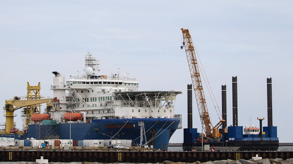 Im Hafen Sassnitz-Mukran liegt das russische Verlegeschiff „Akademik Tscherski“ für den Weiterbau der Nord-Stream-2-Pipeline. 