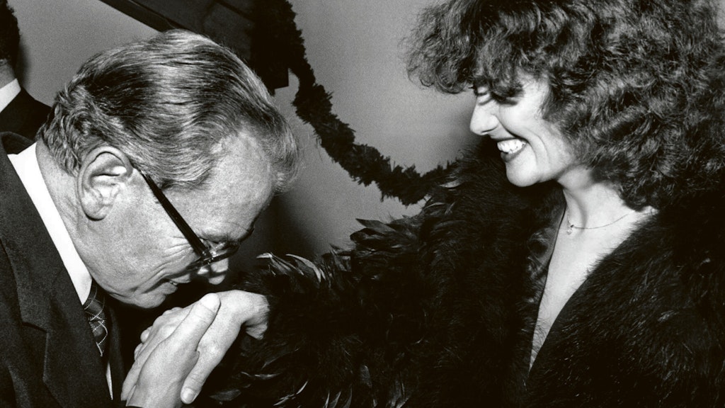 Berlinale 1978: Dr. Alfred Bauer begrüßt Claudia Cardinale.