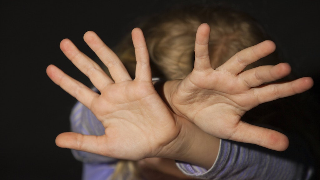 Gegen einen ehemaligen Mitarbeiter des Kinderschutzbundes Koblenz wird wegen des Verdachts der Verbreitung kinderpornografischer Schriften ermittelt (Symbolbild).