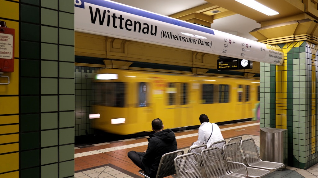 Auf dem U-Bahnhof Wittenau wurde am Donnerstag ein Kind mitgeschleift, weil es in einer Tür eingeklemmt war. 