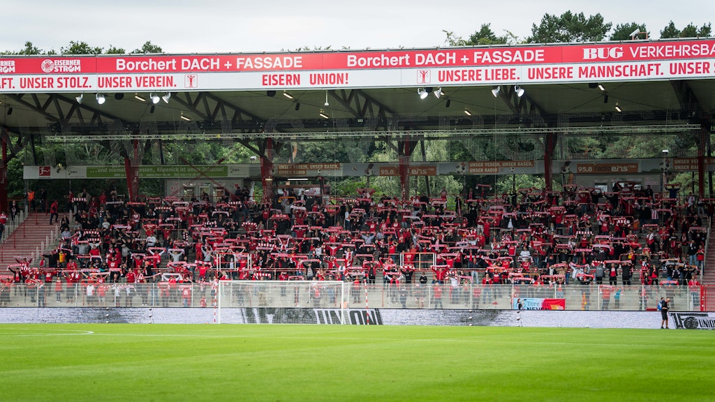 Fast wie in alten Tagen! Die Ränge der Alten Försterei wiesen zwar deutliche Lücken auf, aber es waren immerhin wieder Fans dabei. Und die waren nicht zu überhören. 
