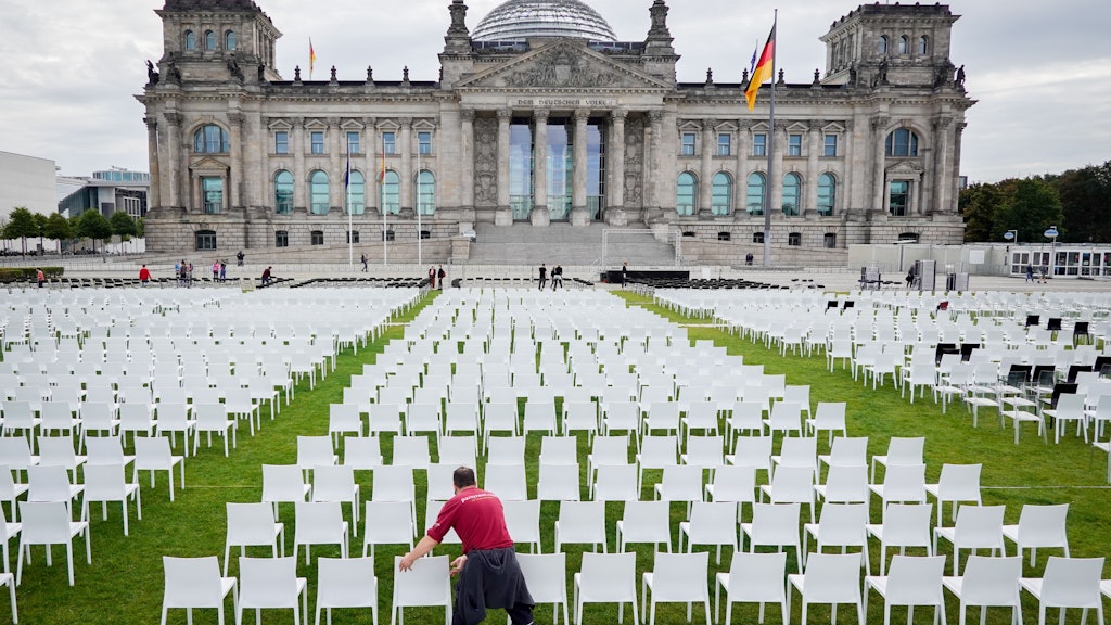 Die Stühle vor dem Reichstag