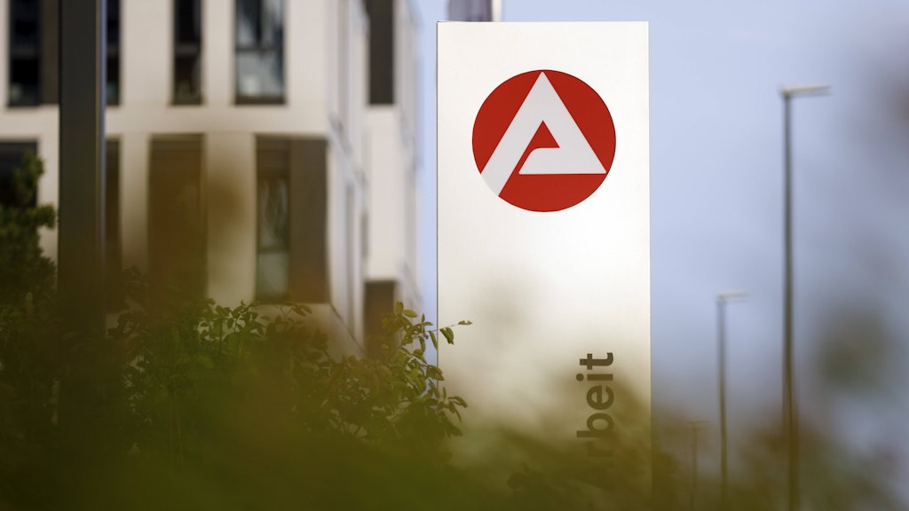 Jugendliche ab 14 Jahren sollen 45 Euro mehr von der Arbeitsagentur bekommen.
