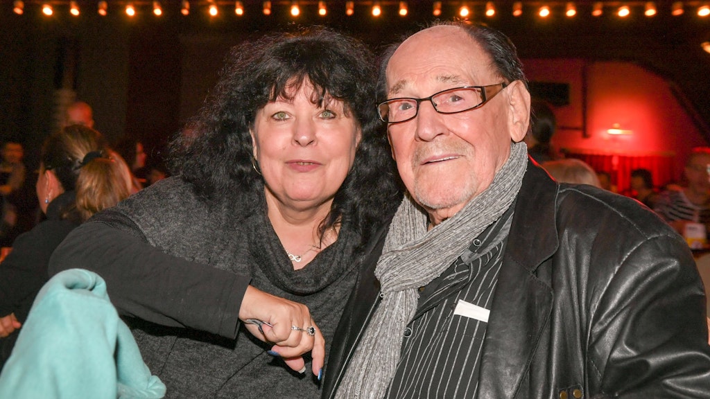 Berlin: Schauspieler Herbert Köfer und seine Frau Heike kommen zur Premiere des Musicals „Zombie Berlin“ ins BKA Theater in Kreuzberg (Archivbild von 2019).