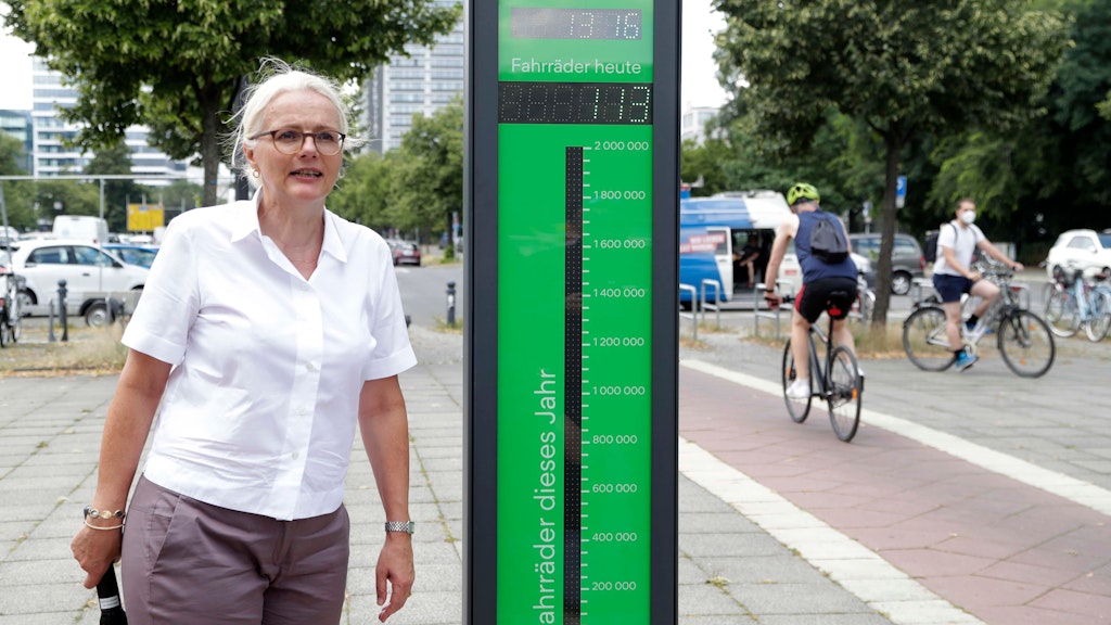 Verkehrssenatorin Regine Günther will mit dem Fahrradbarometer zu mehr Radfahrten motivieren.