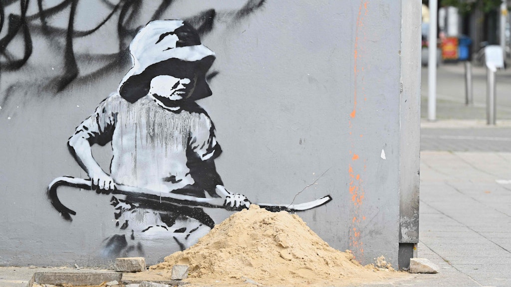 Auch der Sand schippende Junge ist ein Werk des mysteriösen Künstlers ...