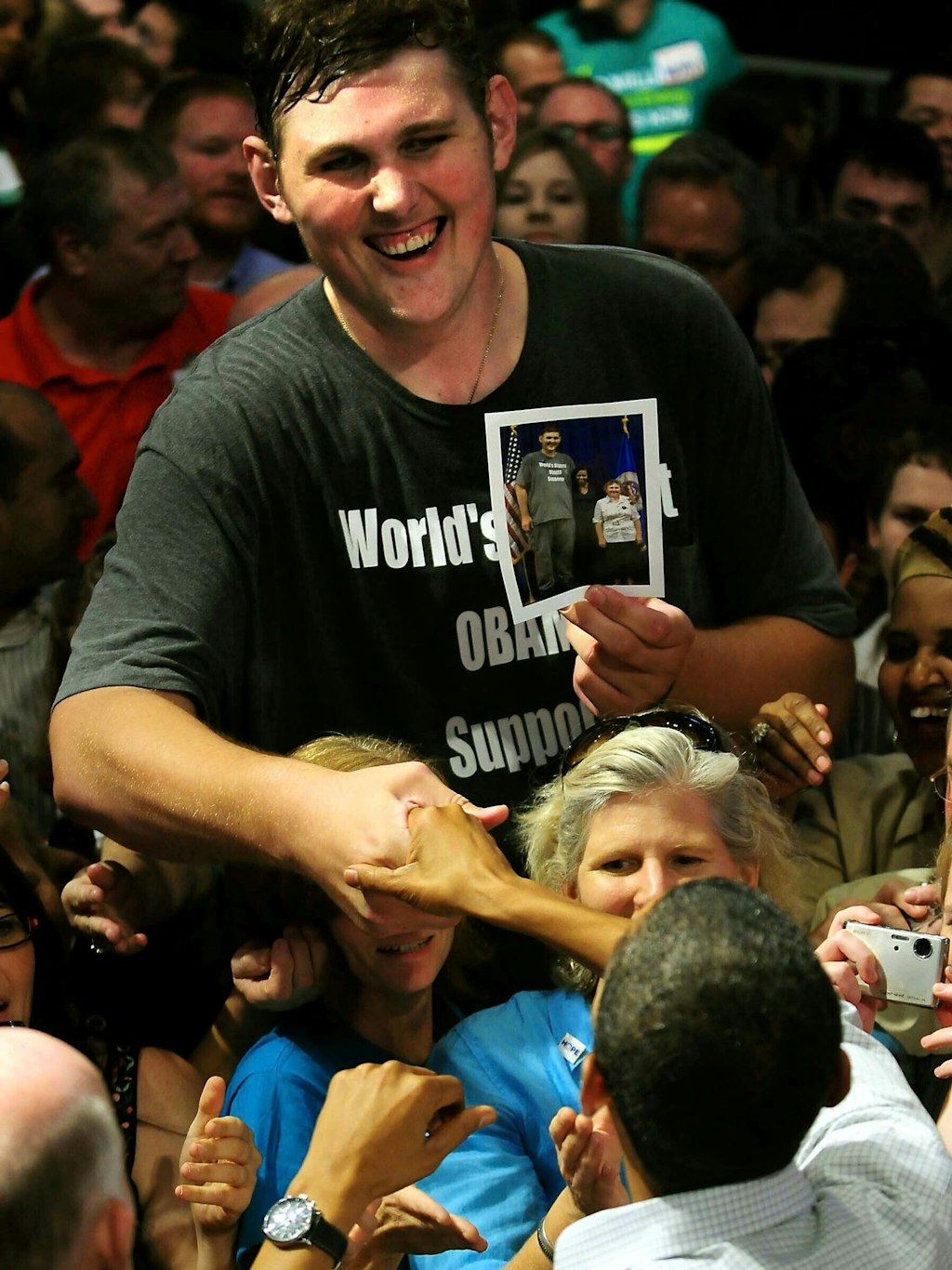 US-Präsident Barack Obama schüttelt Igor Vovkovinskiy die Hand.