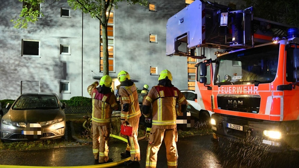 Die Feuerwehr war mit rund 40 Einsatzkräften in der Elly-Heuss-Knapp-Straße.