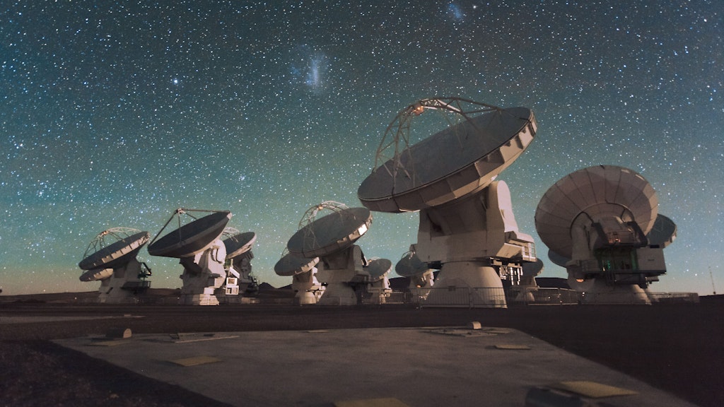 Die Antennen des Alma-Teleskopverbunds in den chilenischen Anden