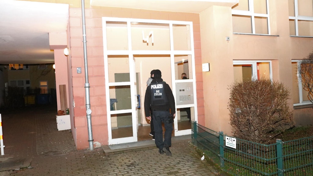 Die Wohnung in der Tegeler Straße wurde von den Beamten durchsucht.