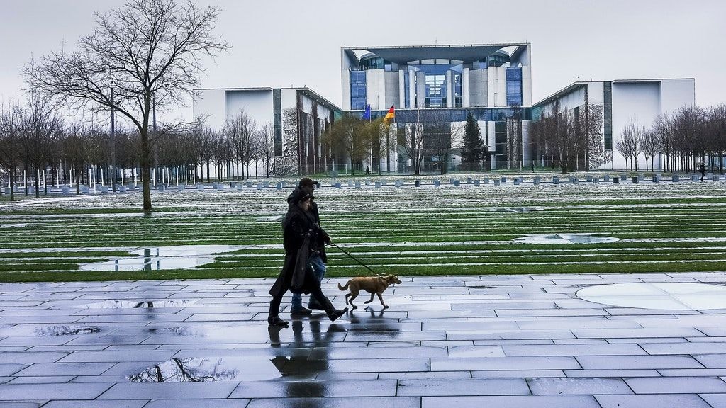 Zunächst bleibt es schmuddelig in Berlin.